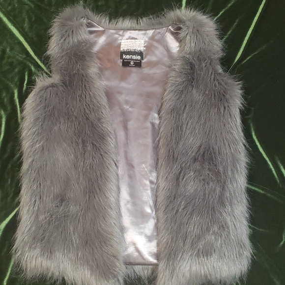 Vests - Picture 1 of 4